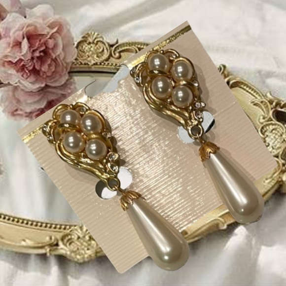Vintage Jewelry - Vintage Pearl Drop Cluster Earrings Romantic Victorian Antique Renaissance